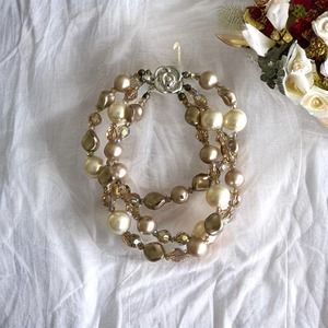 Swarovski and Freswater Pearls Necklace and bracelet set